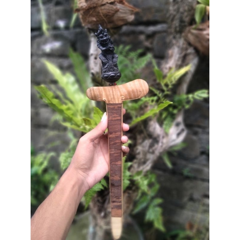 KERIS SESELET KUNO