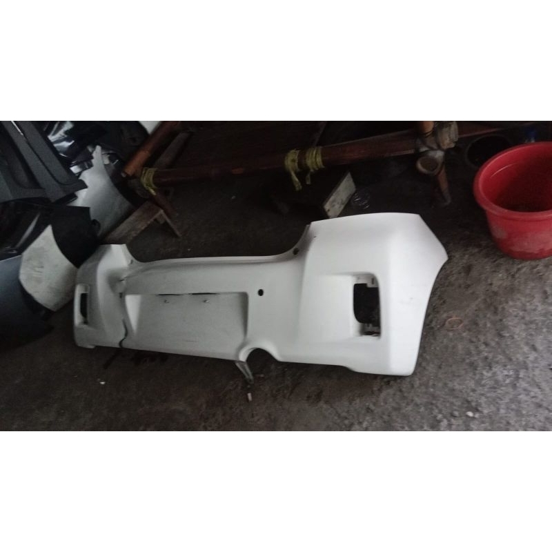 bumper belakang yaris 2012