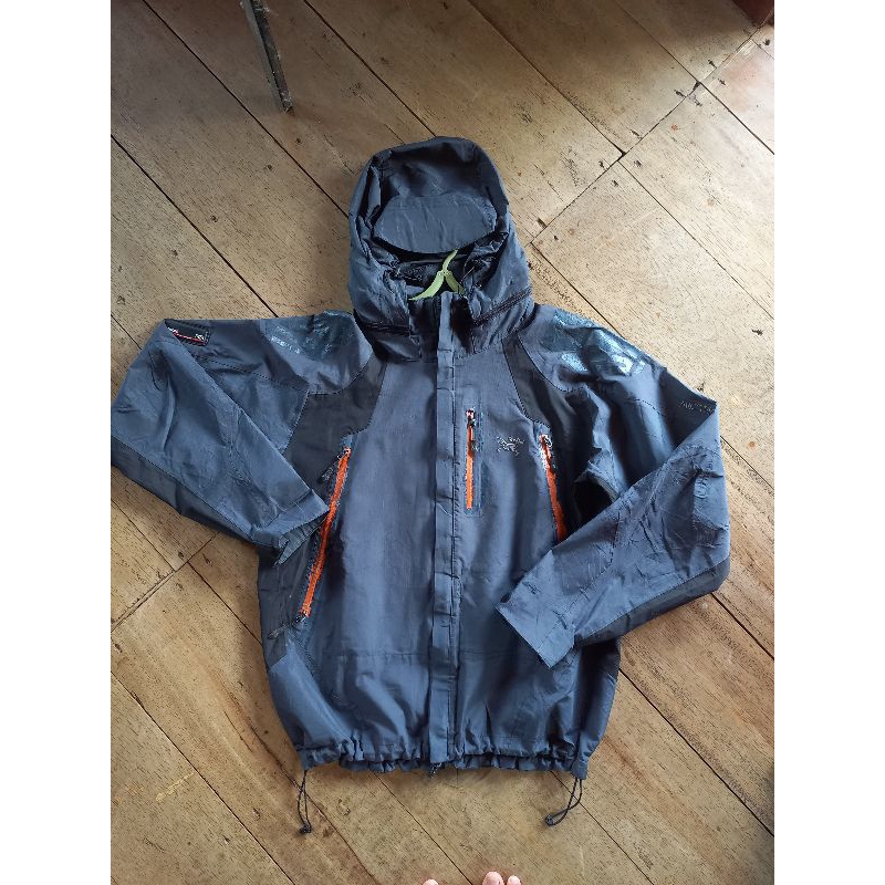 jaket outdoor arcteryx gorpcore