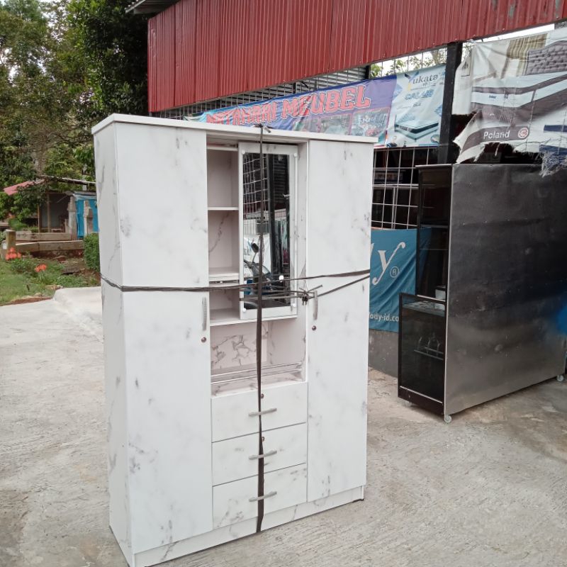 lemari partikel 3 pintu
