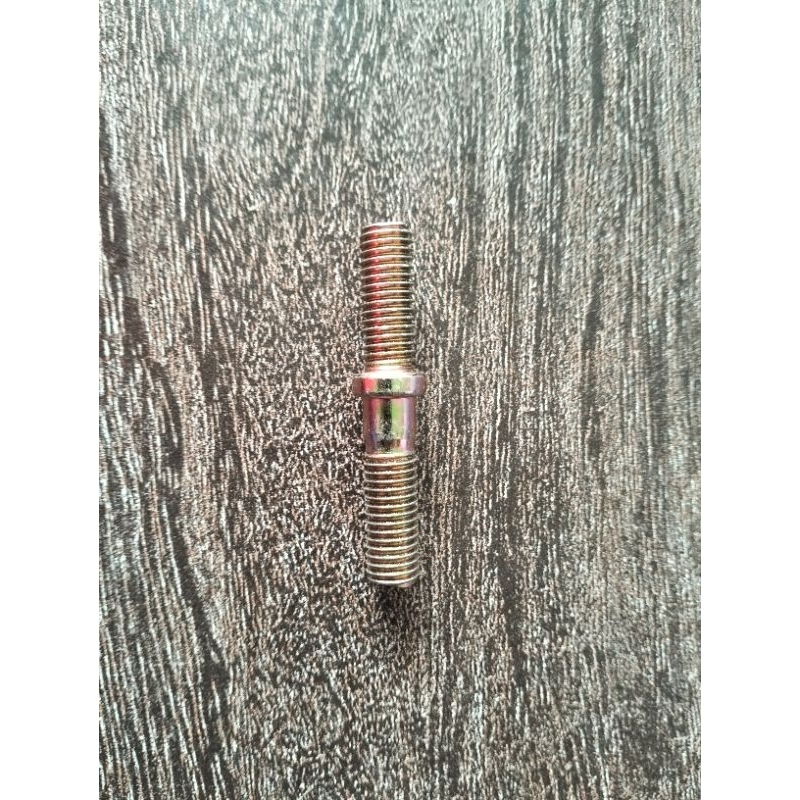 Stud Bar Chainsaw Besar 070 (pendek)