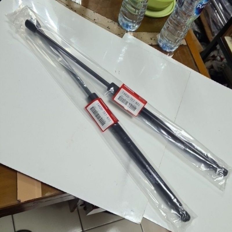 Shock bagasi shock pintu belakang Mobilio