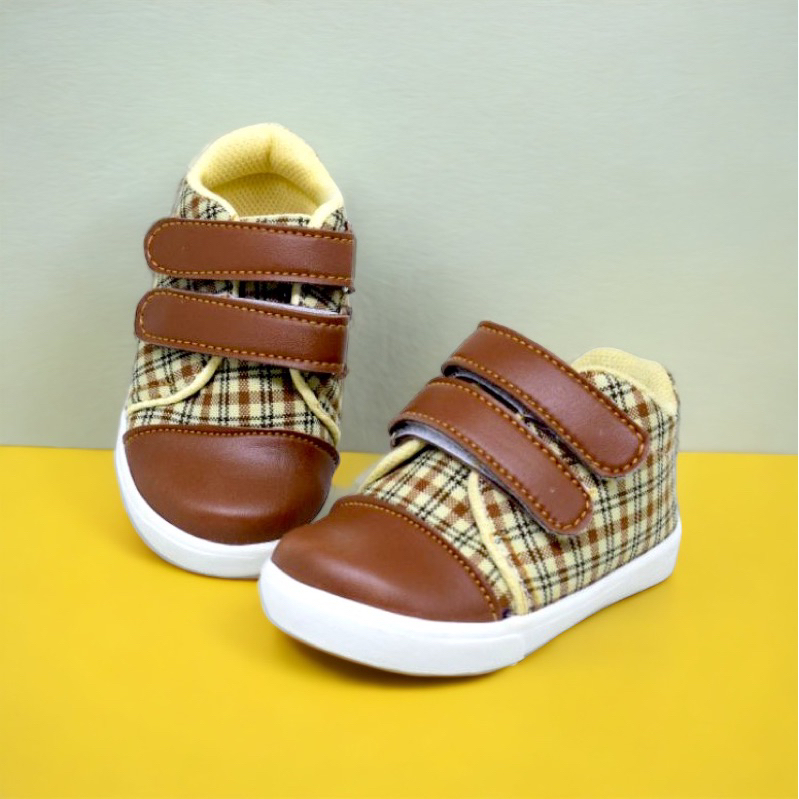 "DISKON" BK Sepatu Anak Cowok formal Usia 1 2 3 Tahun Lokal Anti Licin Model Prepet Perekat Simple