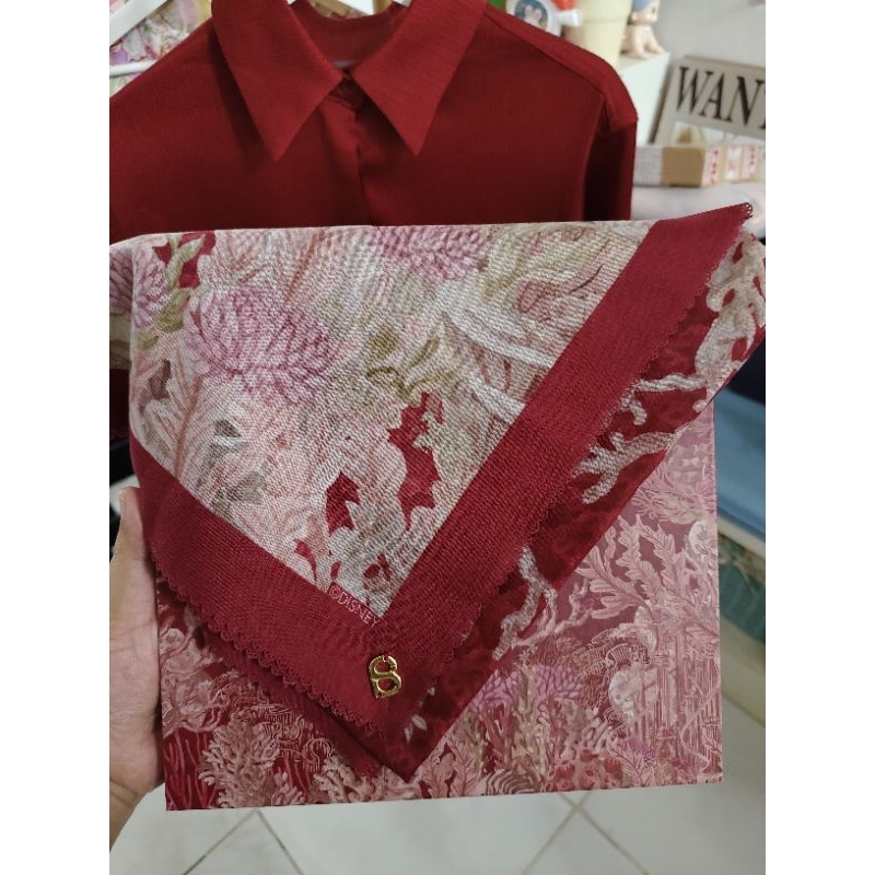 (PRELOVED) BUTTONSCARVES THE LITTLE MERMAID 2.0 - RED ALGAE - VOILE SQUARE X BENANG JARUM