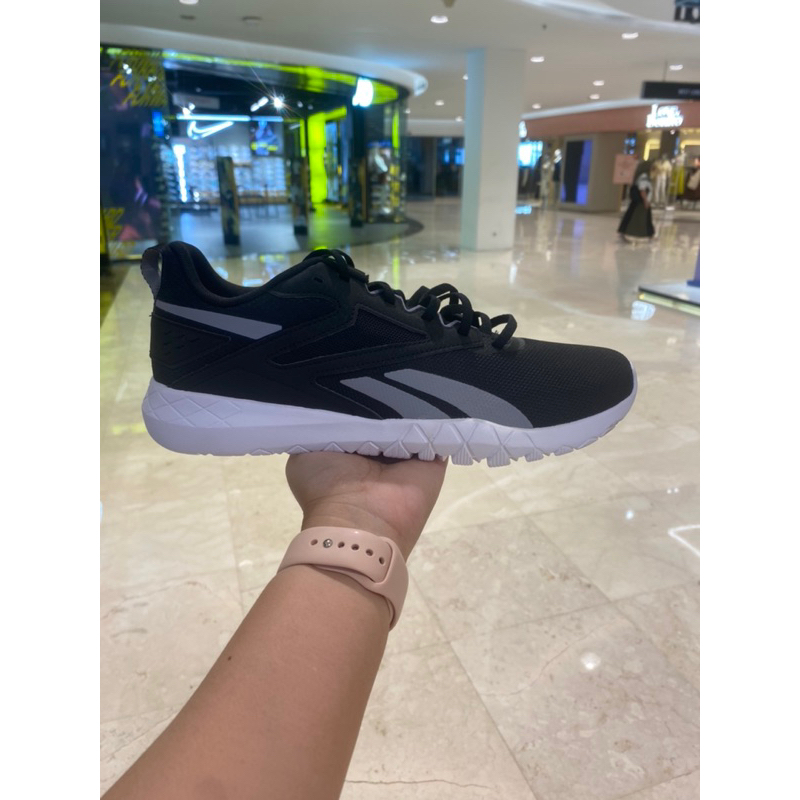 sepatu sport station sale 70% sz 43