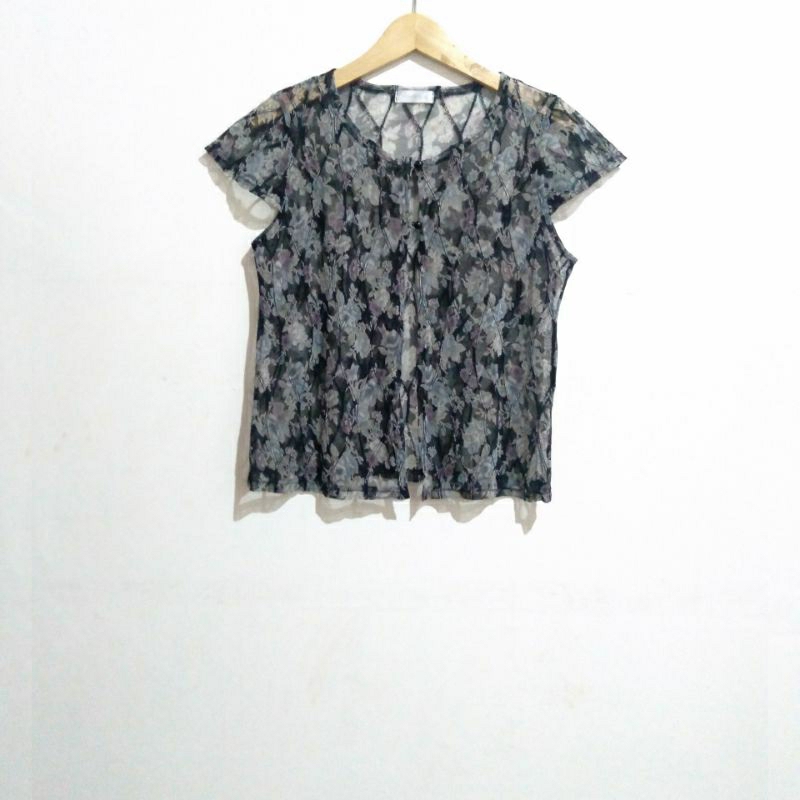 Romantico | Blouse Lengan Pendek | Blouse Kancing | Blouse Hitam | Blouse Bunga-bunga | Blouse Murah