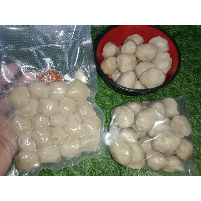 

BASO AYAM MOMMY HASHA ,PENTOL AYAM ISI 20 BUTIR