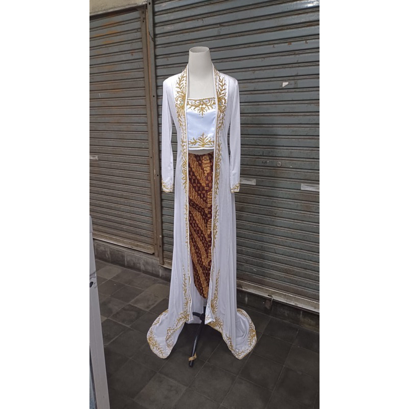 Kebaya Pengantin ekor Bludru Putih