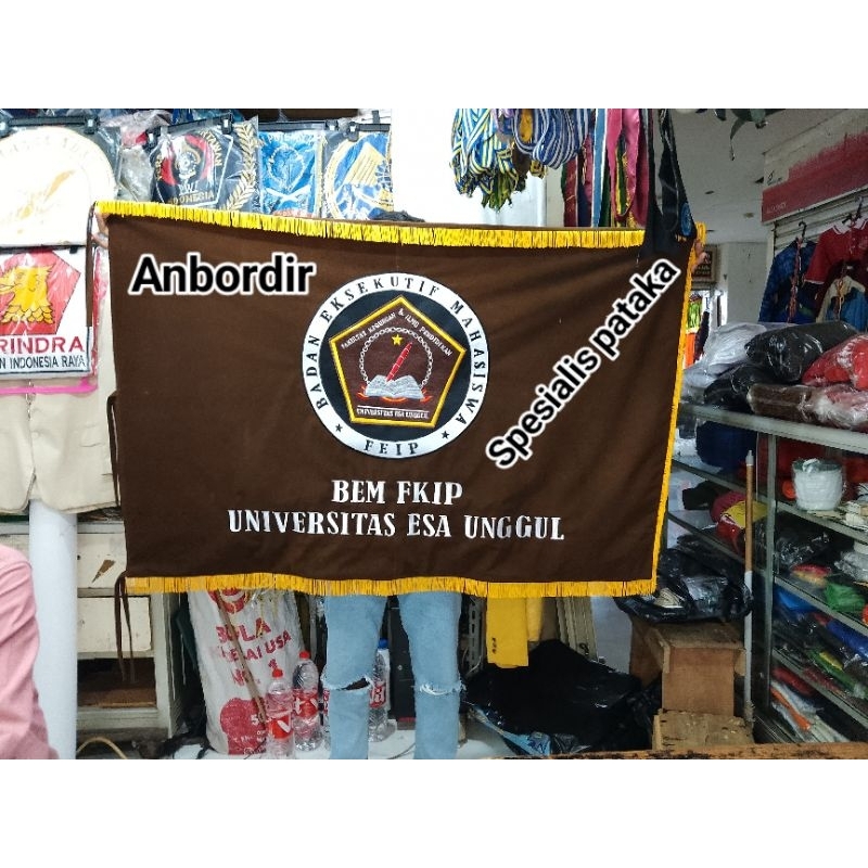 bendera pataka Bordir universitas esa unggul