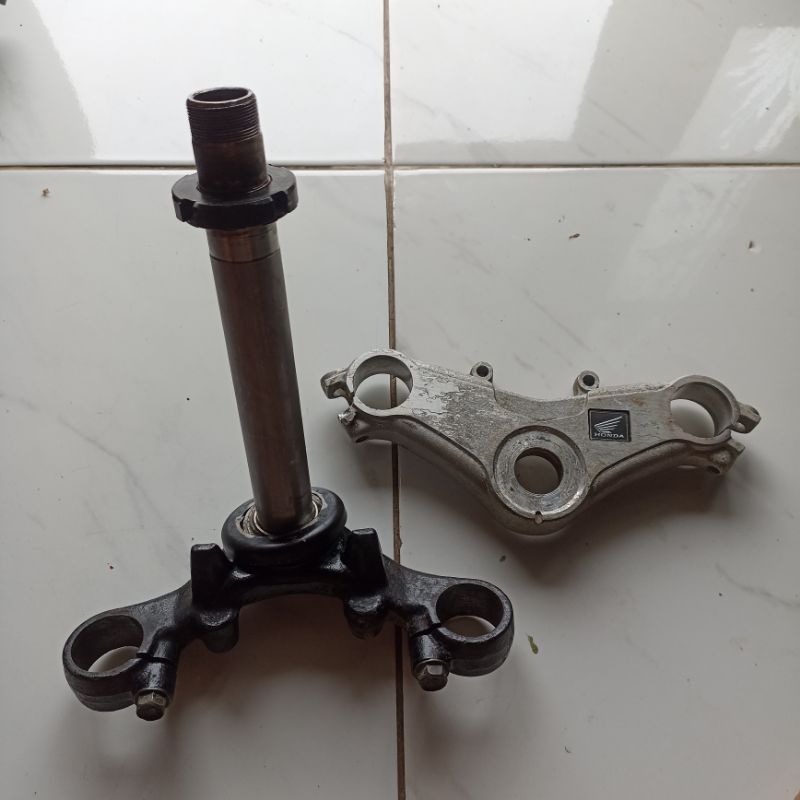 segitiga set T atas bawah KPP Honda Cbr 150r old karbu cbu Original
