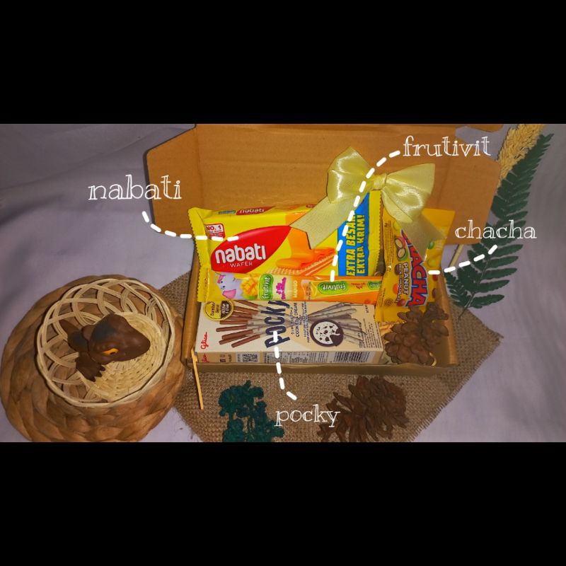 

Hampers / Gift Box / Hadiah / Kado Ultah / Anniversary/ Wisuda