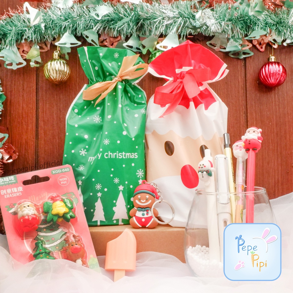 

Hampers Natal Pouch Serut Alat Tulis Bingkisan Kado Gift Christmas Day Anak Parcel Mini Notebook Rautan Pulpen Gantungan Kunci Santa