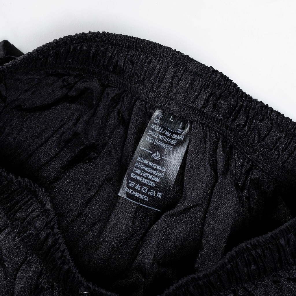 

ID FLADE STUDIOS SHORTPANTS NYLON CELANA PENDEK PARASUT PRIA WANITA