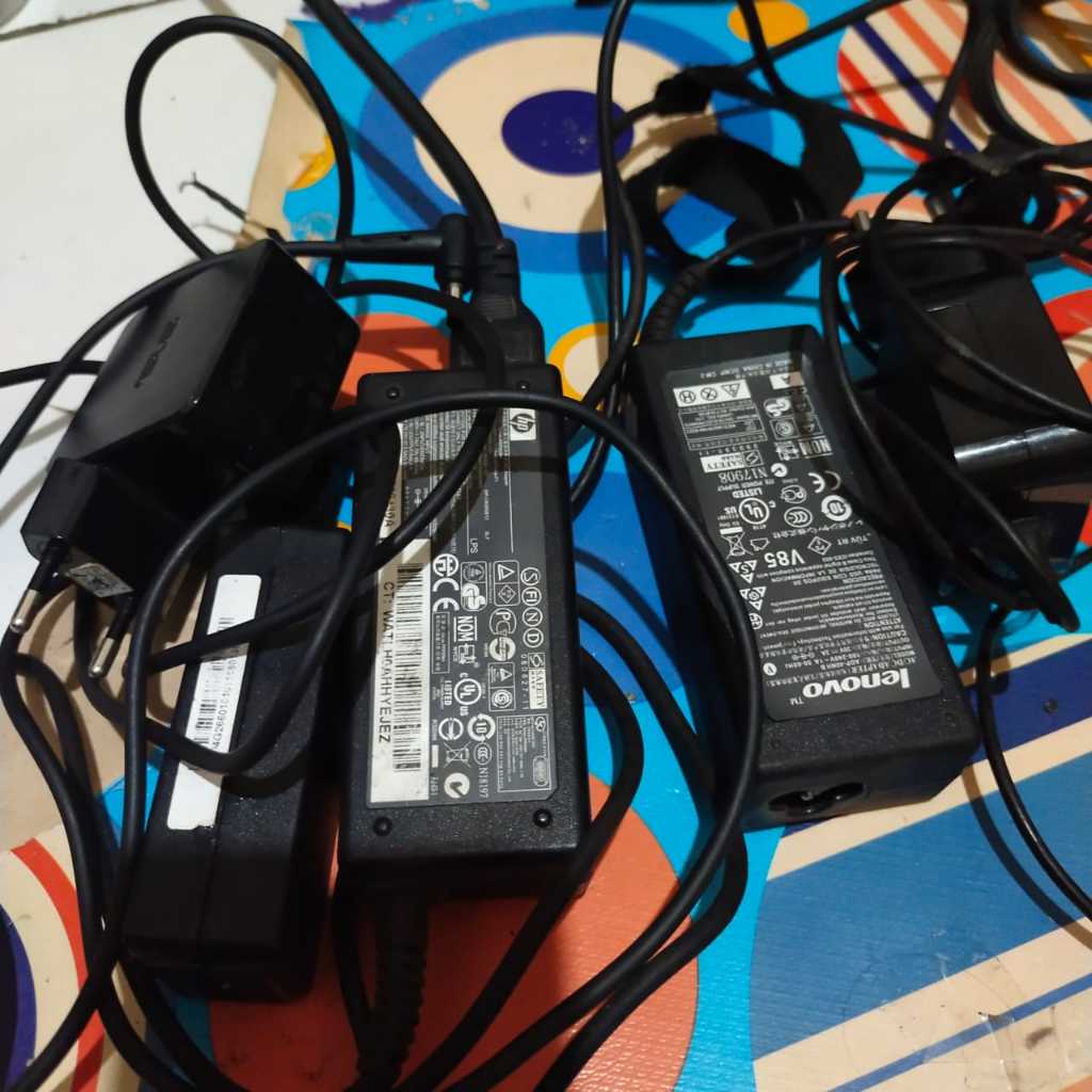Charger leptop bekas normal