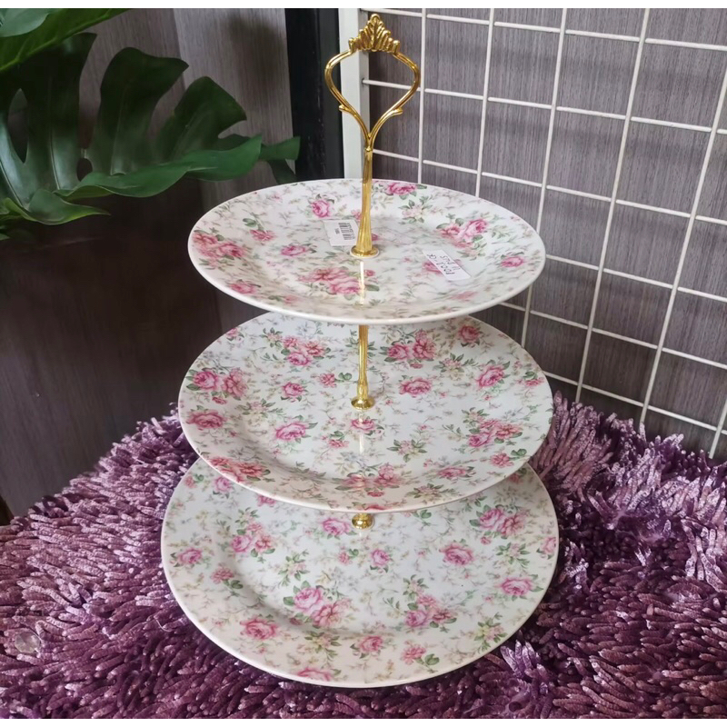 tempat kue / tempat kue tingkat / tempat kue shabby chic / tempat kue porcelain / tempat cake / tata