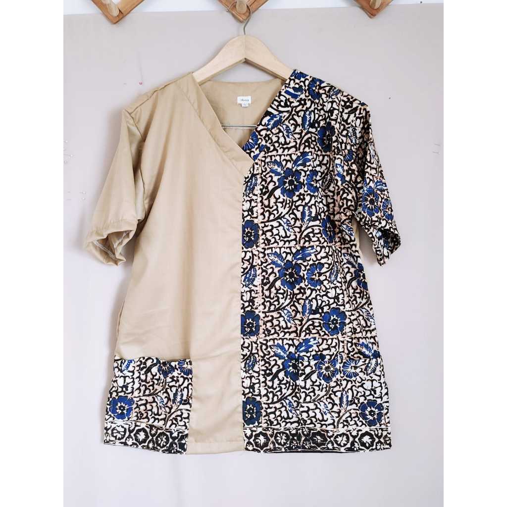 Baju jaga dokter / Baju perawat / Baju KoAs motif Batik
