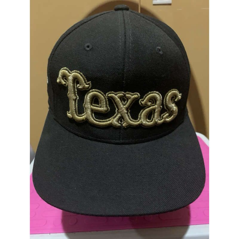 Topi sekon model Snapback MLB Texas hitam pekat , bordir gold, double side patch