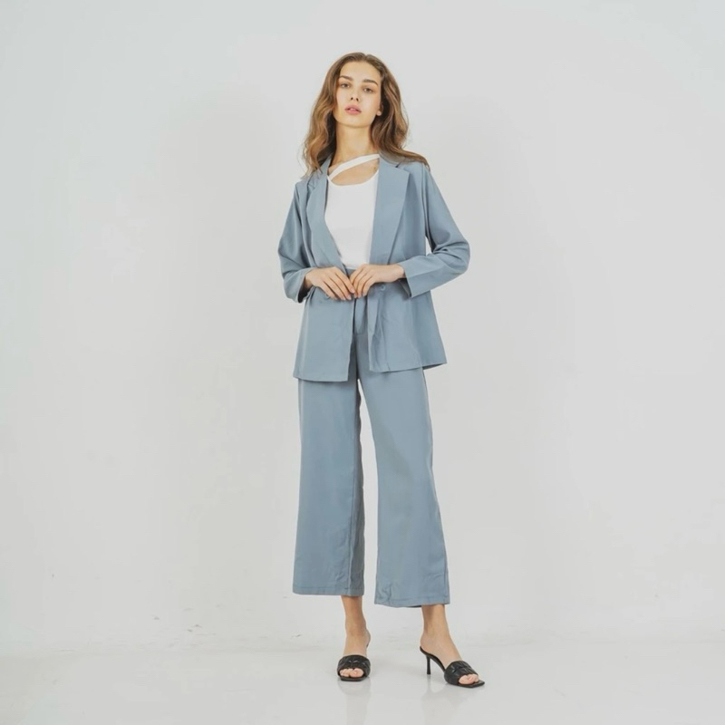 One set Jennie Blue This Is April