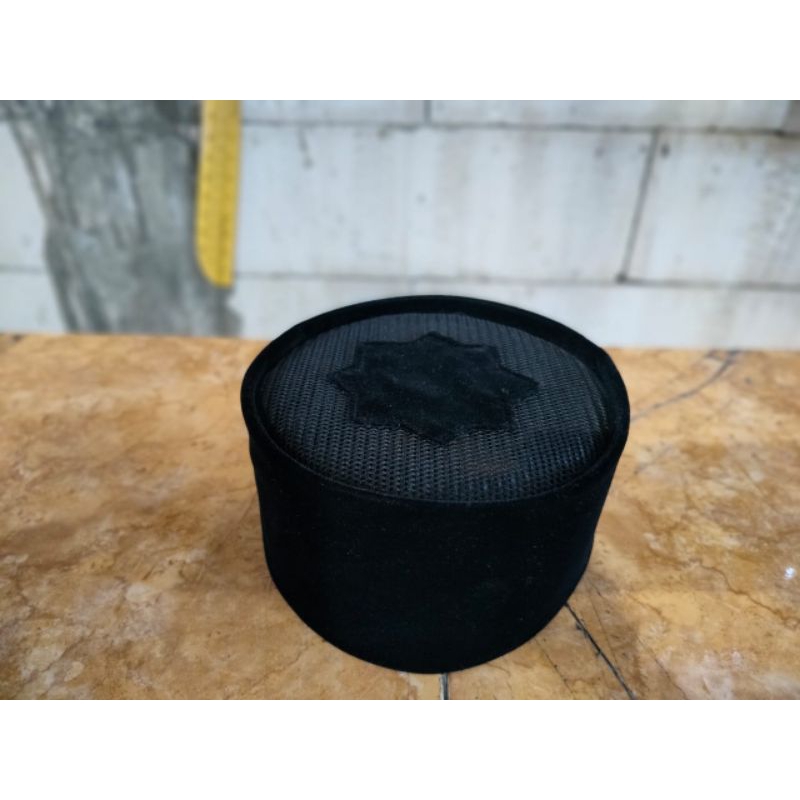 PECI, SONGKOK BULAT KUSTUME