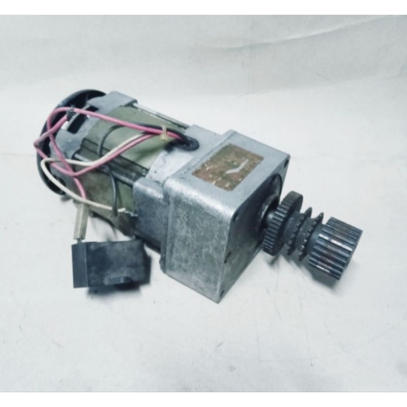 DINAMO GEARBOK AC 110V 90,9RPM