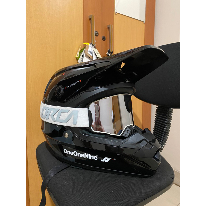 Helm Oneonenine X Orca TH9