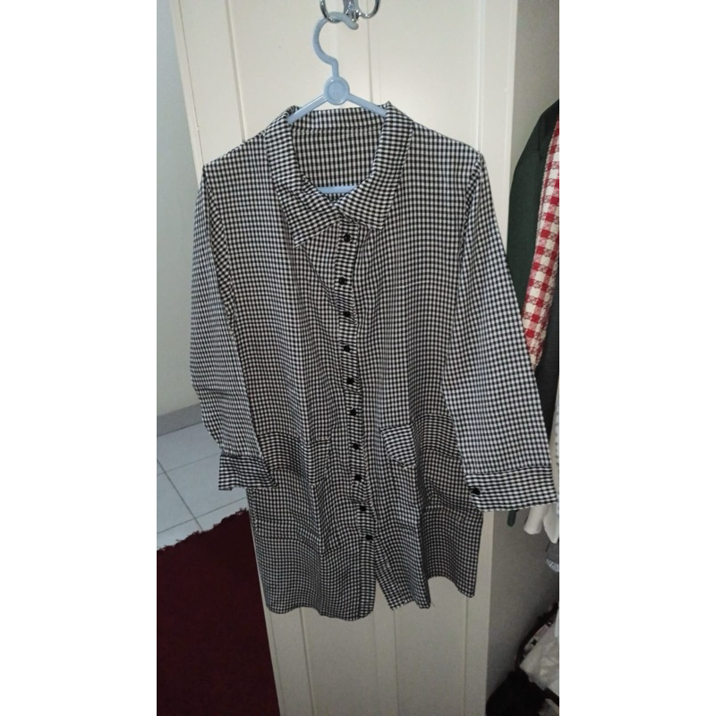Kemeja tunik kuliah/kerja kotak-kotak hitam preloved
