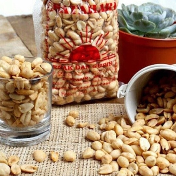 

[KODE PRODUK KDVUY8165] Kacang Bali Cap MATAHARI Khas Bali 500gr - Rasa Original & Bawang