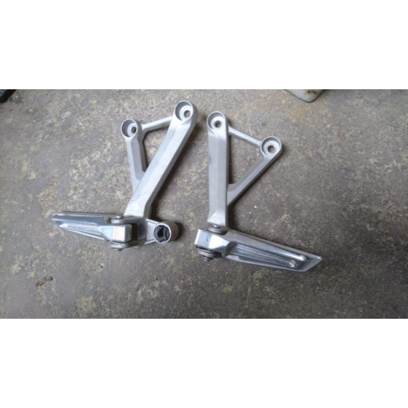 Postep Step Footstep Bekas Honda CB150R StreetFire Facelift Original Bekas Copotan Motor Second 2nd