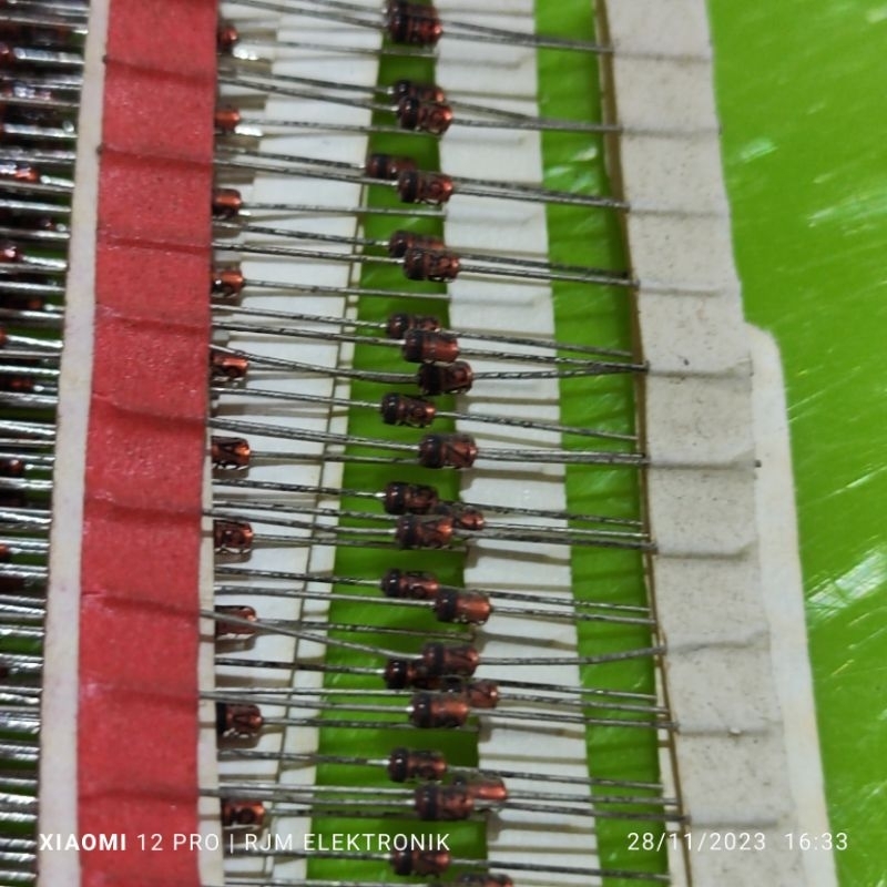 dioda zener 27v 1/2 watt