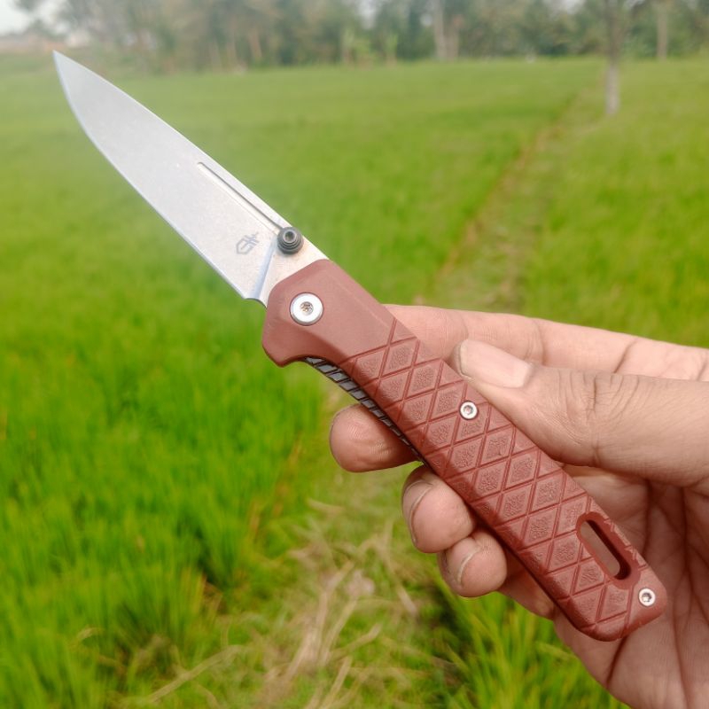 GERBER ZILCH compact and super-lightweight EDC folder The blade opens with a thumb stud that's adjus