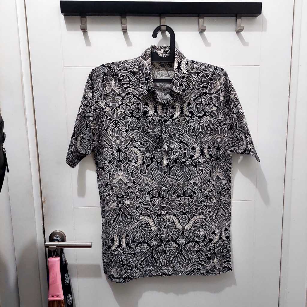 Kemeja Batik Pria Lengan Pendek Murah Bekas Preloved - Hitam Putih