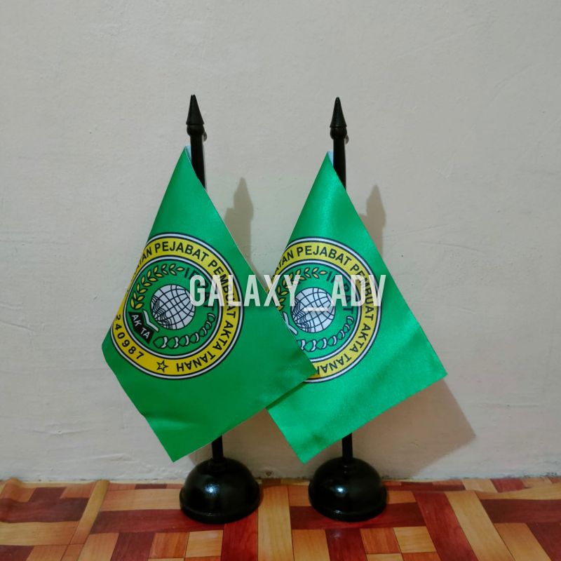 

tiang kayu+bendera meja IPPAT