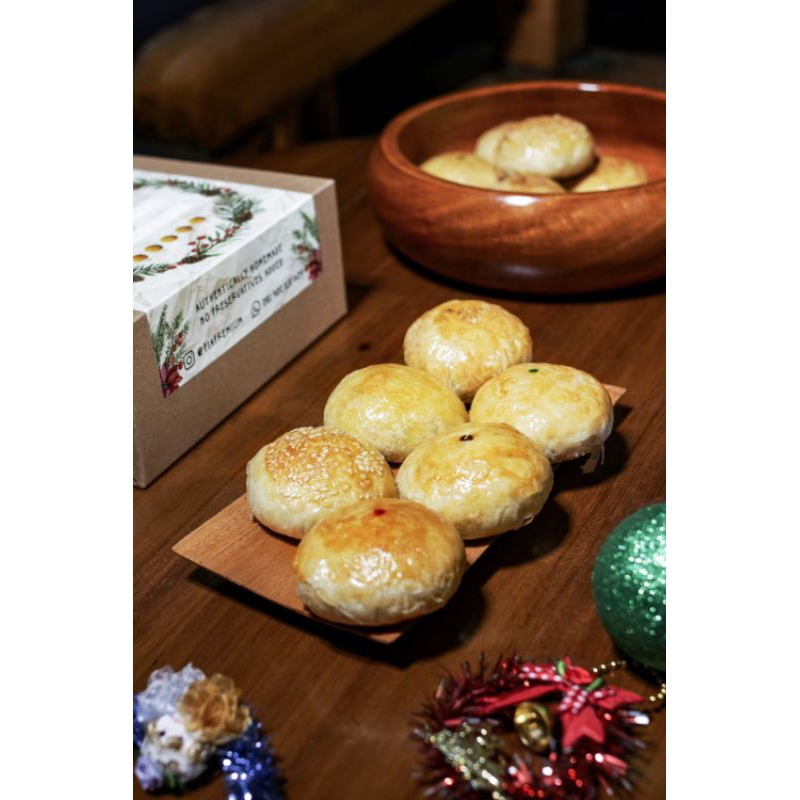 

Christmas Hampers Pia Premium TANPA Durian/Kumbu Hitam