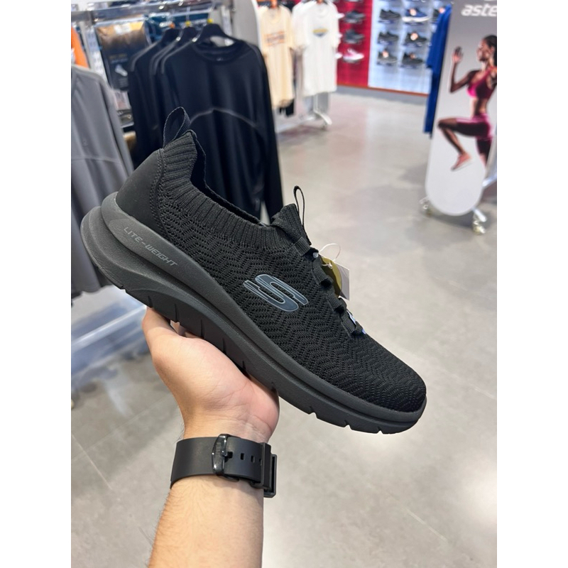 Sepatu skechers full black original sport station