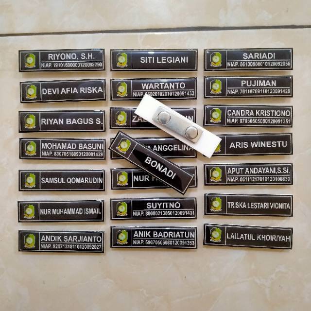 Name tag, Papan nama, Nama dada Kuningan, Akrilik, peniti, magnet, nametag free desain termurah