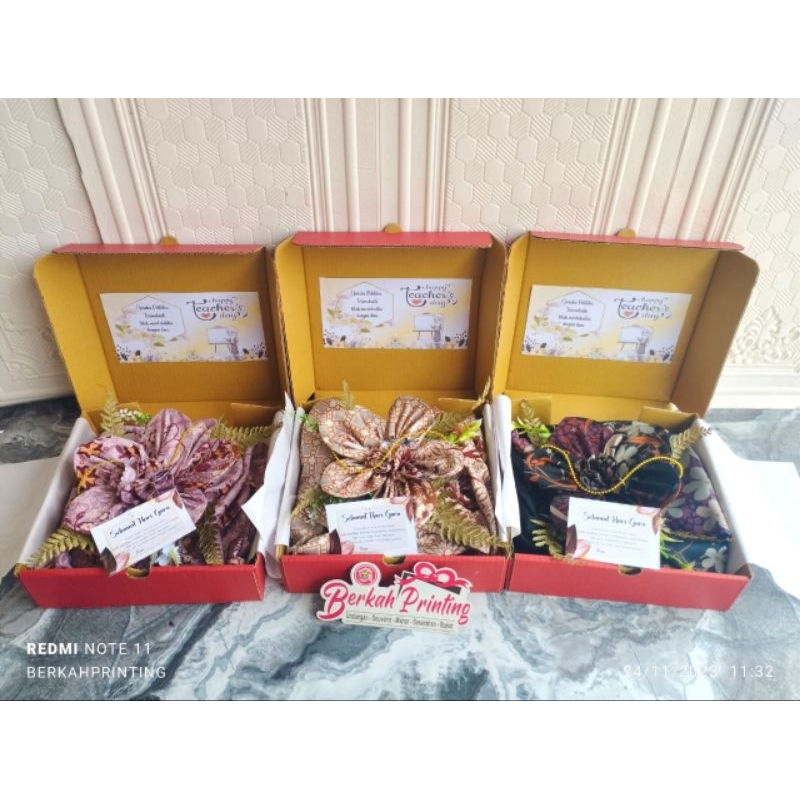 

HAMPERS JILBAB / KADO HARI IBU
