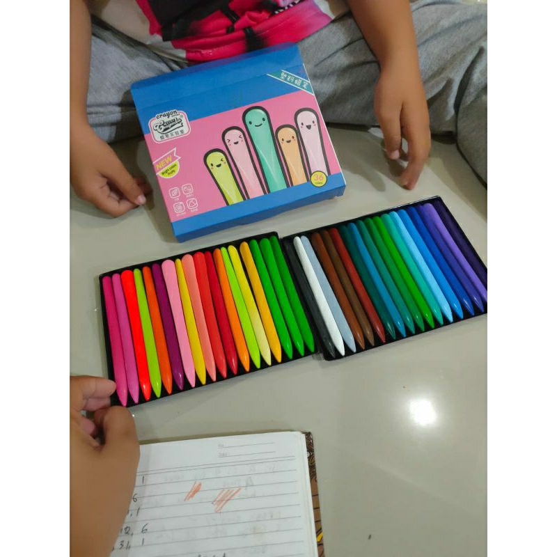 

KRAYON / CRAYONLAB anti kotor (isi 36 pcs) / CRAYON TRIANGULAR / MEWARNAI TANPA KOTOR
