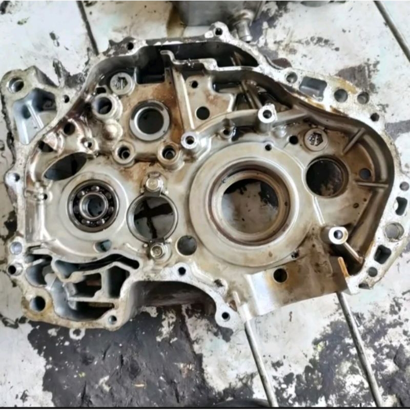 krengkes crankcase krankes kalter blok tengah bagian kanan kopling original honda megapro mega pro m