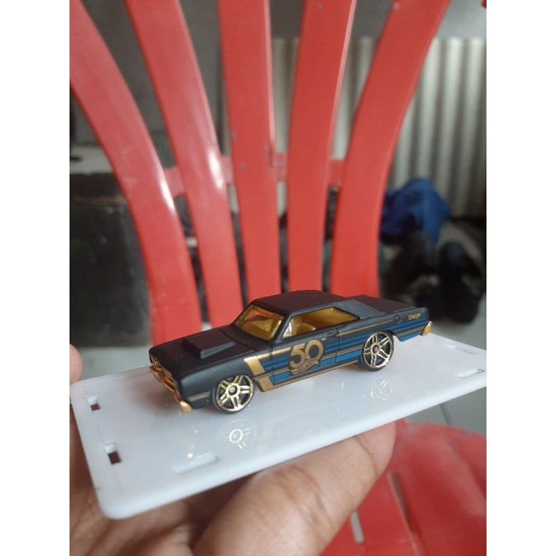 Hot Wheels '68 Dodge Dart (loose) Original + 1 pcs Akrilik Kotak
