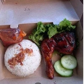 

ayam bakar ,lalap+sambel,nasi