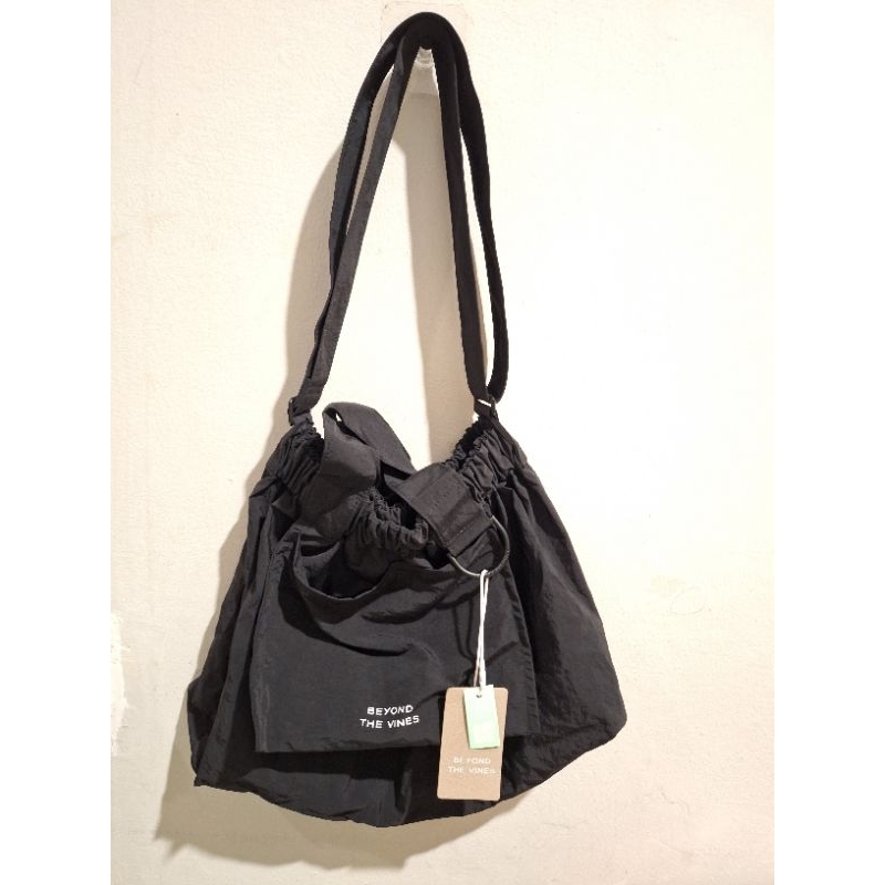 Tas BTV dumpling bag size M warna Black kw