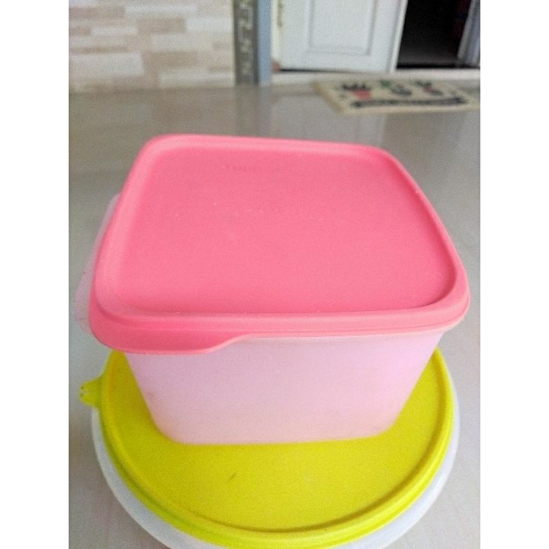 toples mm square 2,4liter minus second preloved tupperware