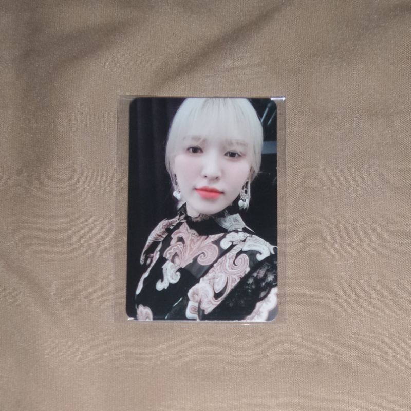 Photocard Wendy Red Velvet kebaya scrapbook finale