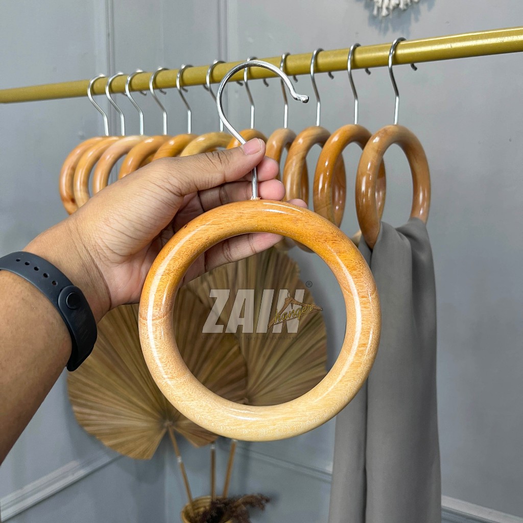 HANGER KAYU BULAT - HANGER HIJAB