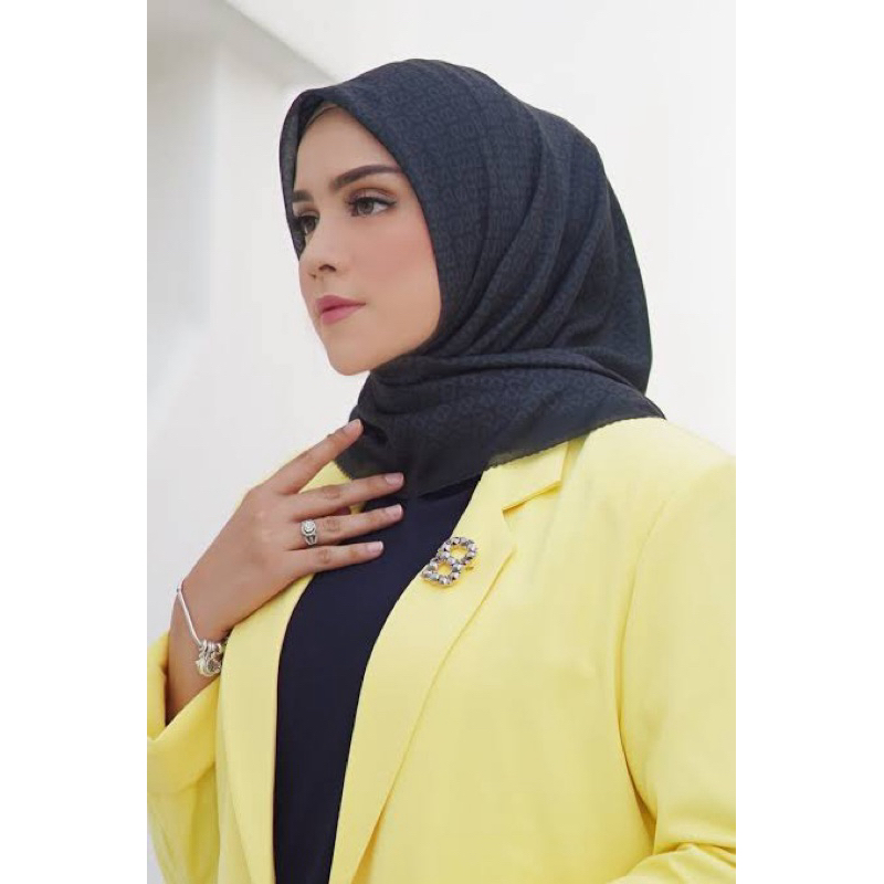 preloved buttonscarves tapis square black