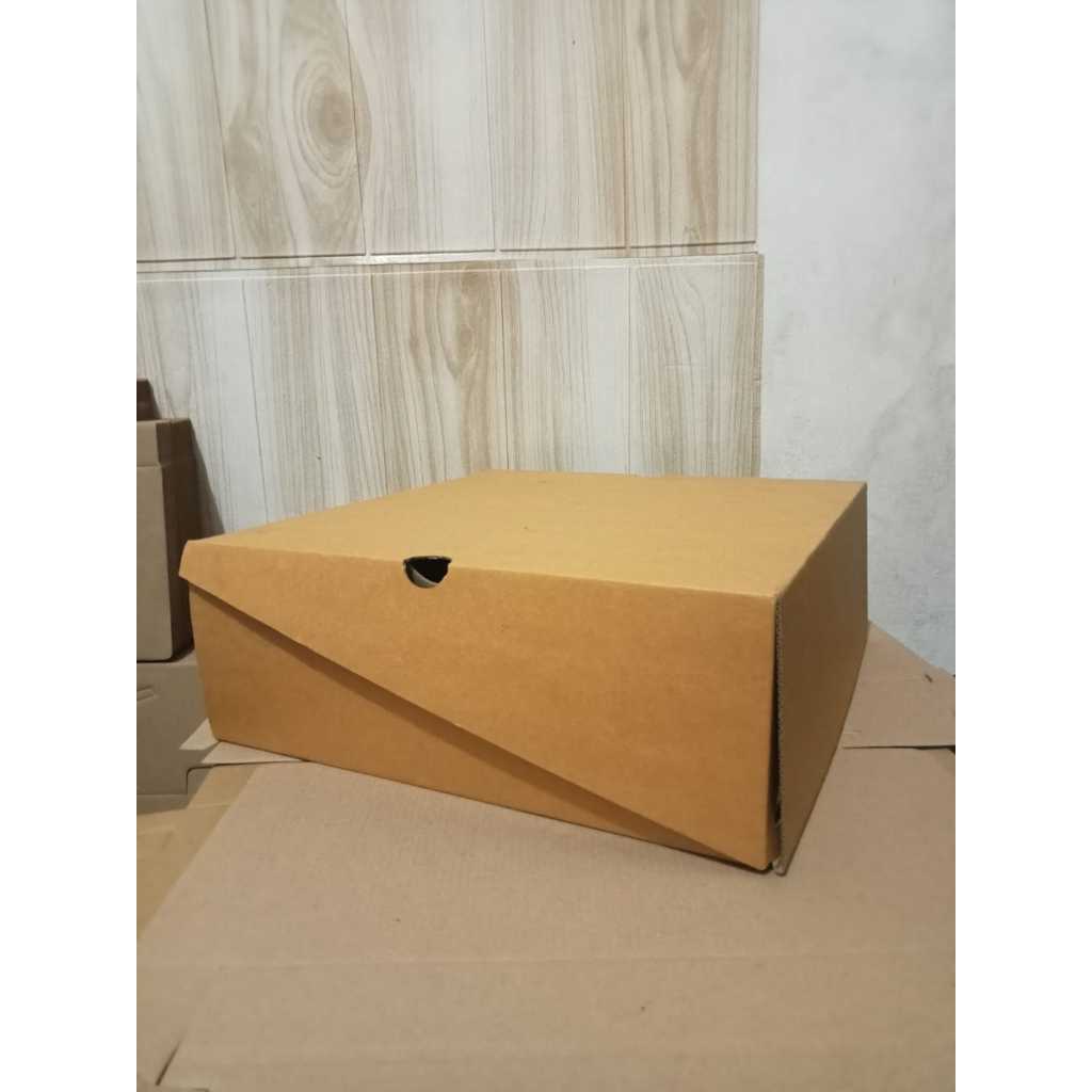 

UK 33x33x12 Kardus Untuk Sepatu Boots Warna Cokelat