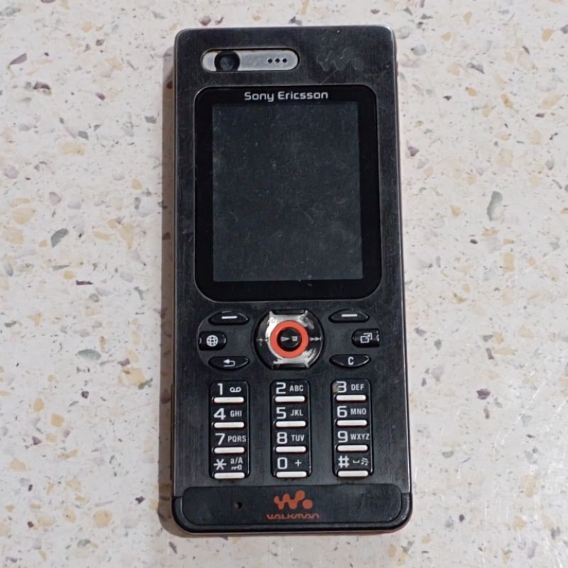 Handphone Sony Ericsson W880i minus