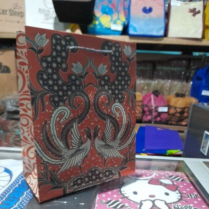 

paperbag 2 warna batik (20×10×25) isi 12 pc