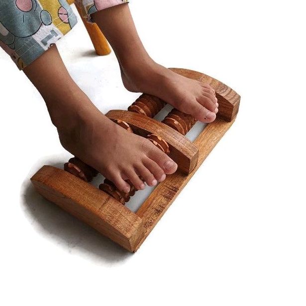 Alat terapi refleksi pijat telapak kaki