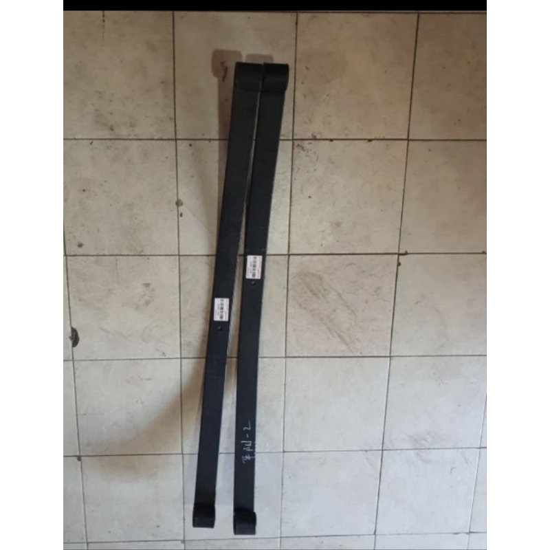 per daun belakang hiace commuter no 1